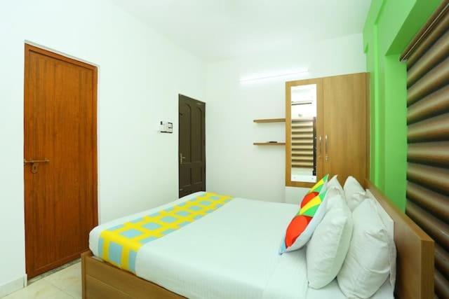 The Solo Apartments Kadavanthra Kochi Eksteriør billede