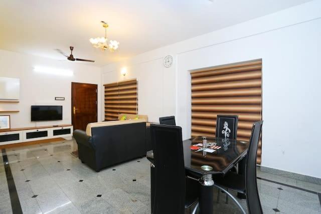 The Solo Apartments Kadavanthra Kochi Eksteriør billede