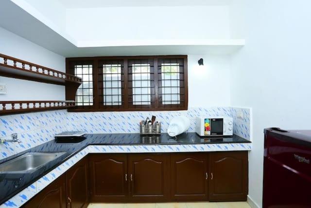 The Solo Apartments Kadavanthra Kochi Eksteriør billede